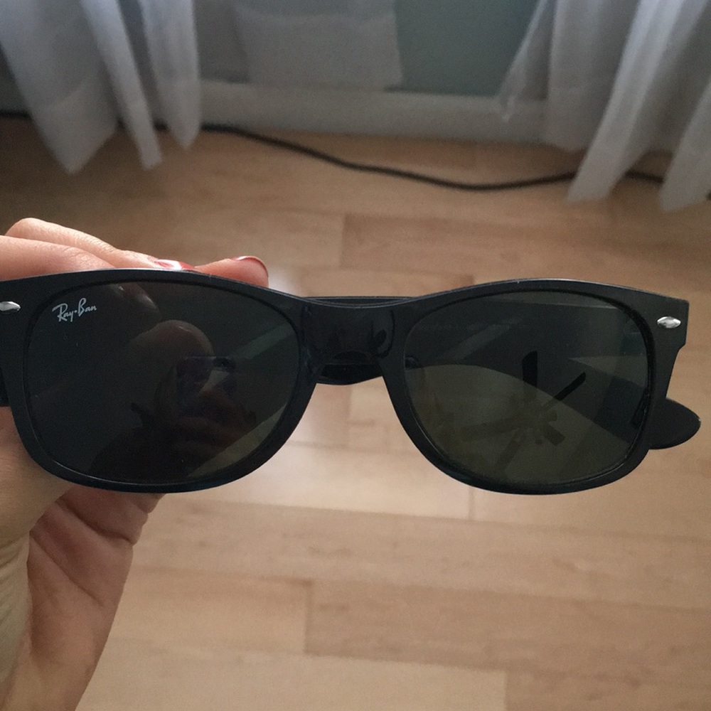 Black raybans